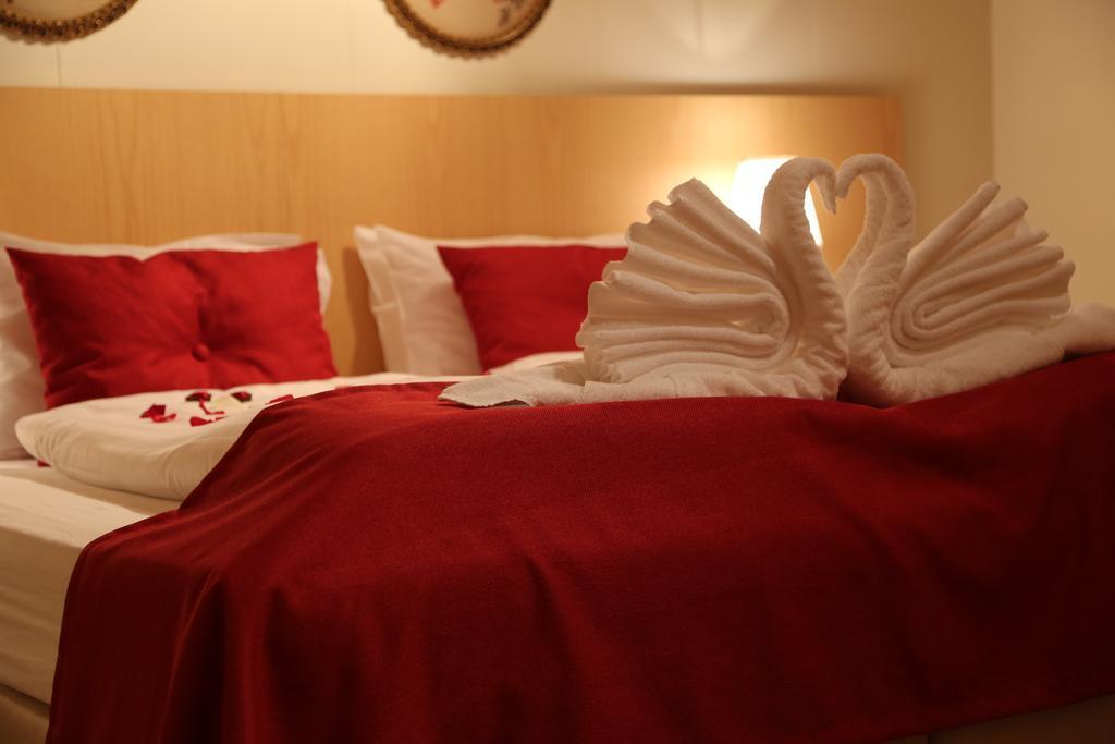 Hotel Kjarnalundur- Aurora Dream - Lodges And Rooms Akureyri Extérieur photo